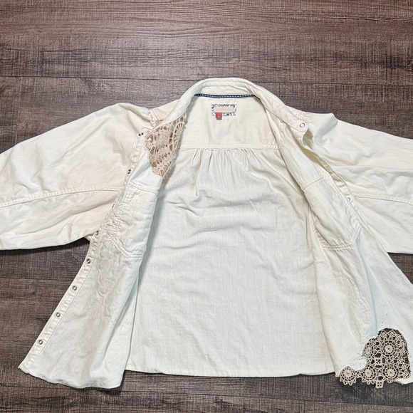 Anthropologie Pilcro Cream Puff-Sleeve Shirt Crochet Accents pearl Snaps 🫰 - Picture 7 of 11